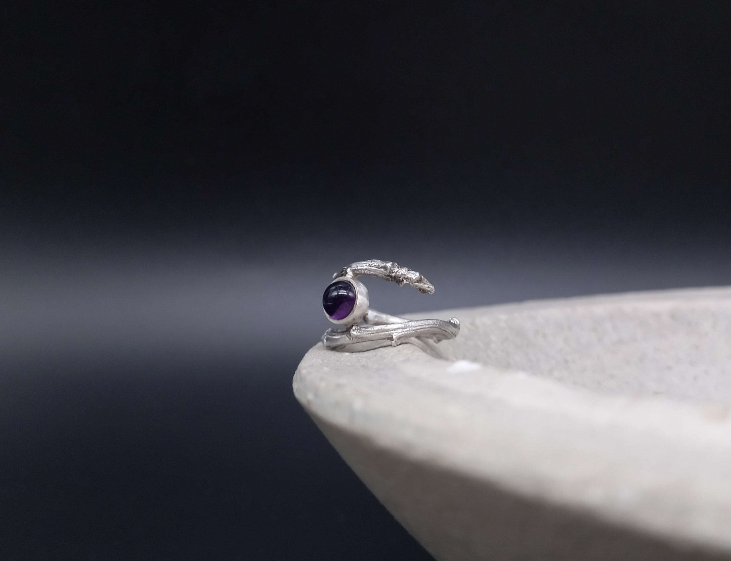 Twig ring amethyst