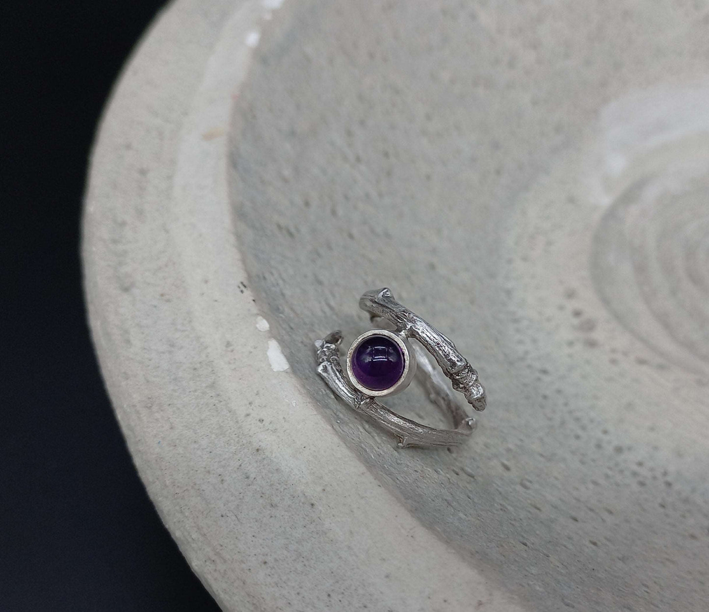 Twig ring amethyst