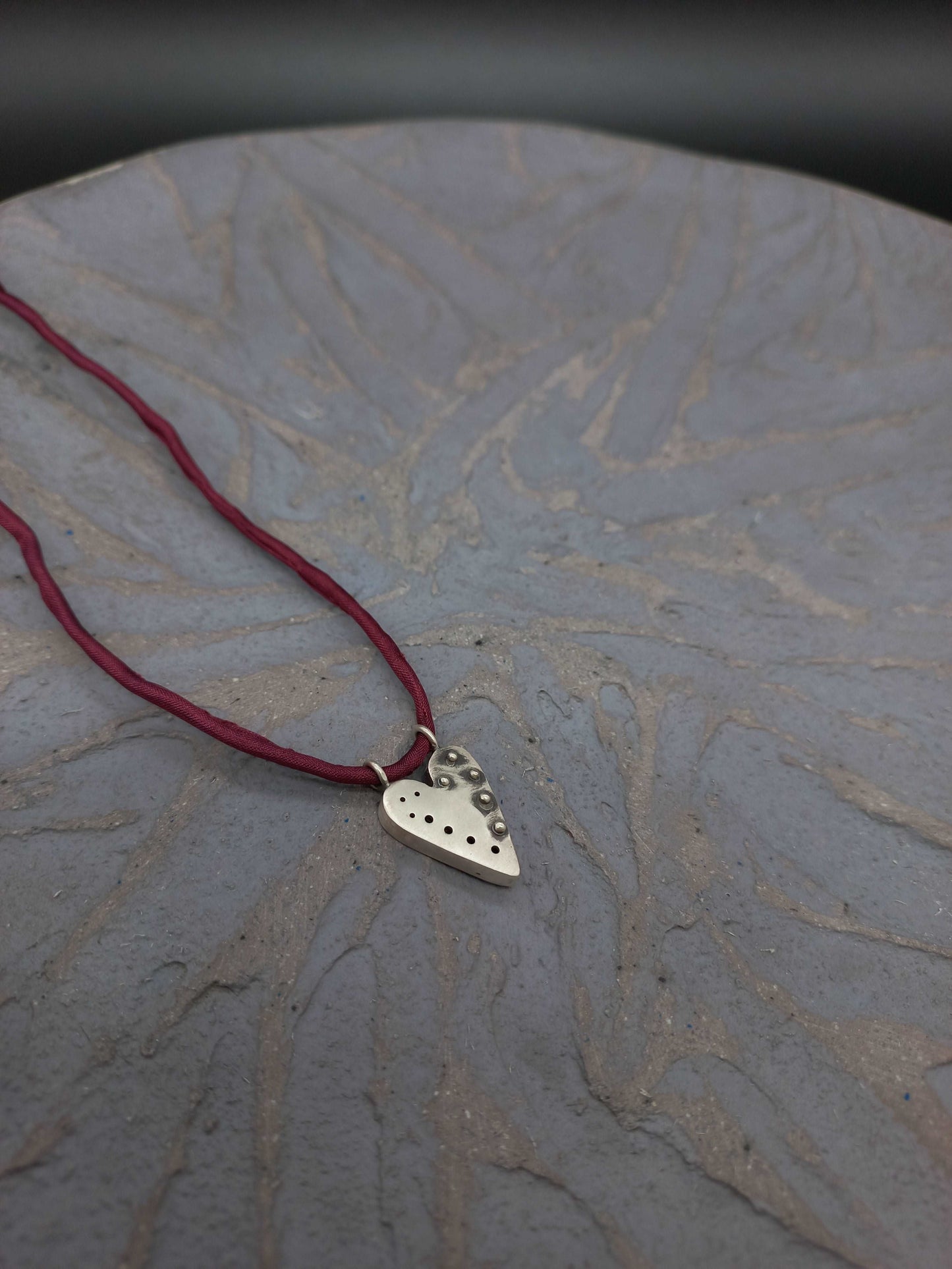 Pointed silver heart pendant with granules