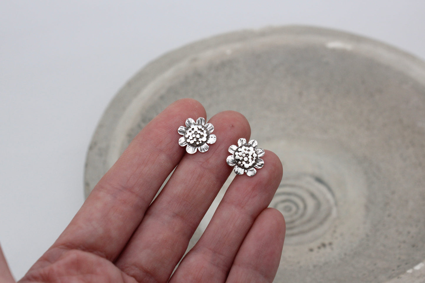 Daisy earstuds