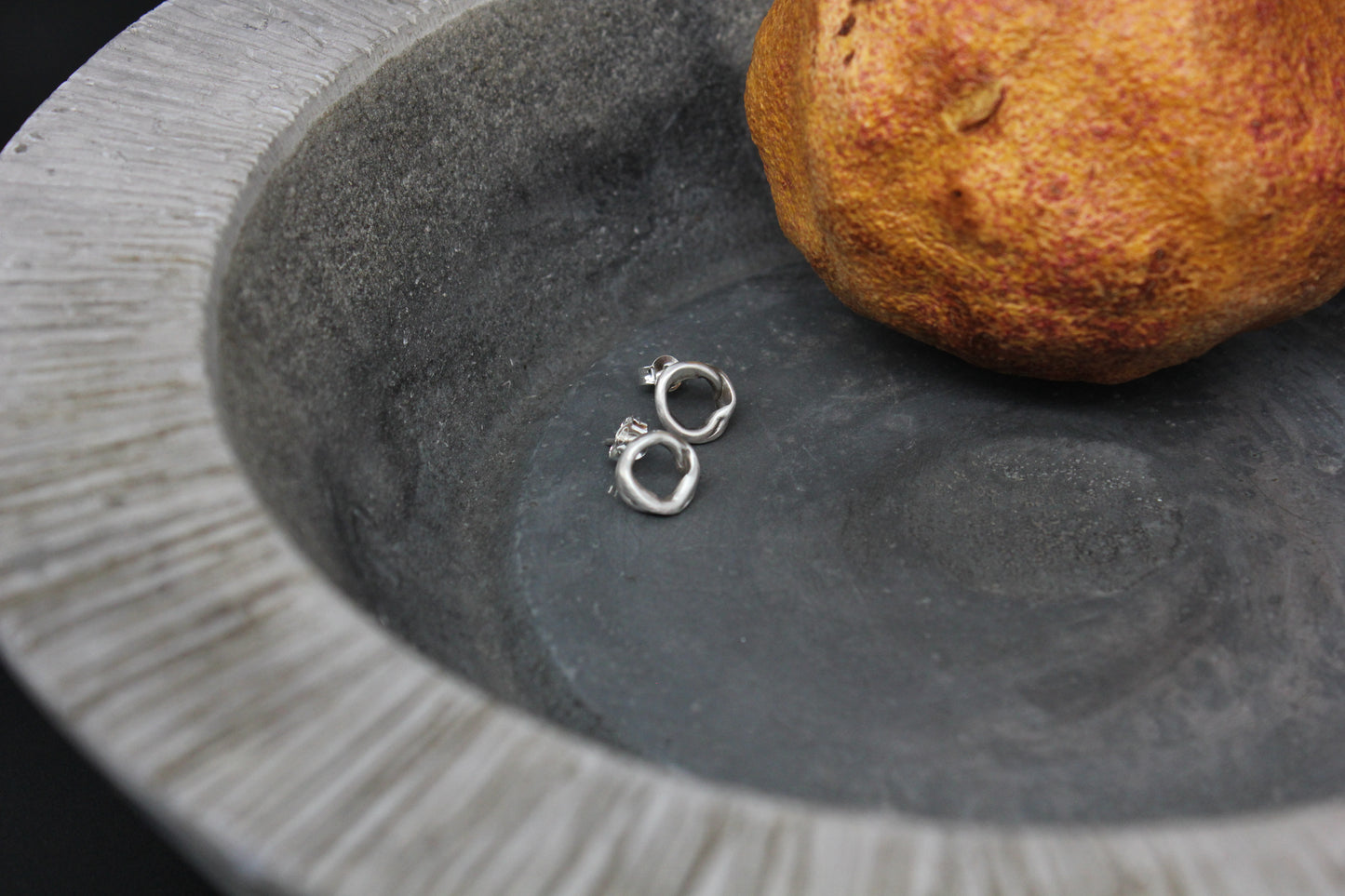 Circle stud earrings