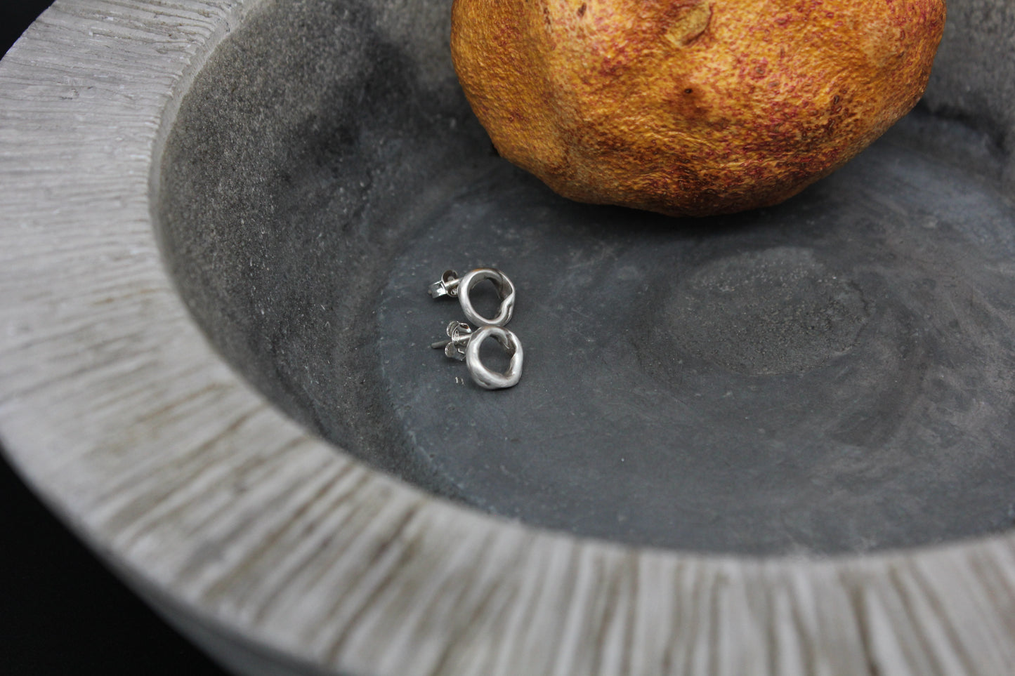 Circle stud earrings