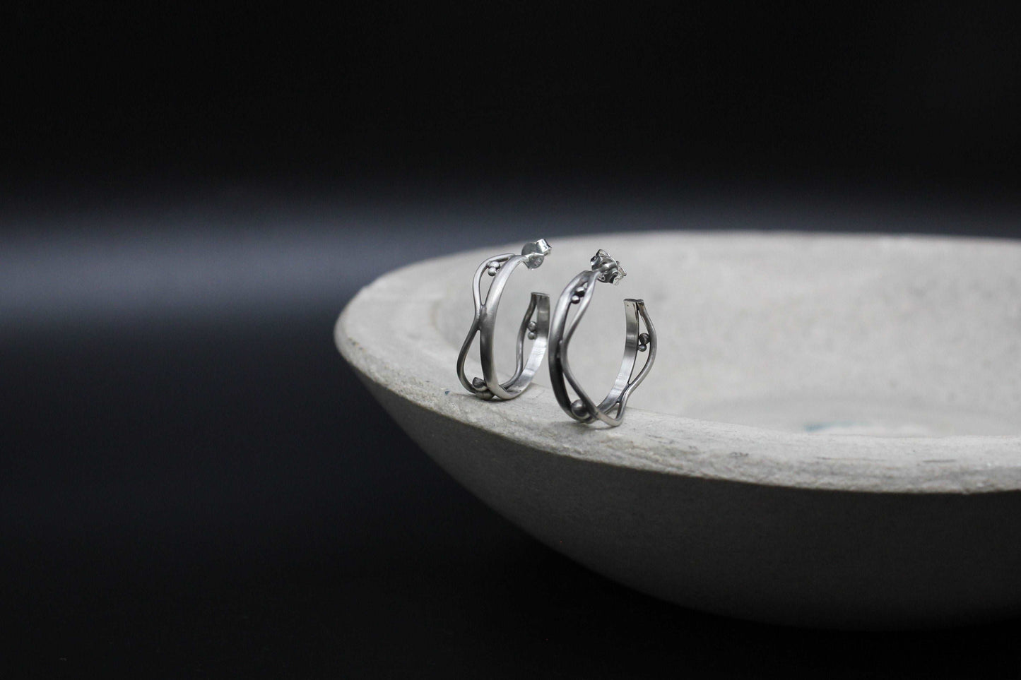 Wavy silver hoops