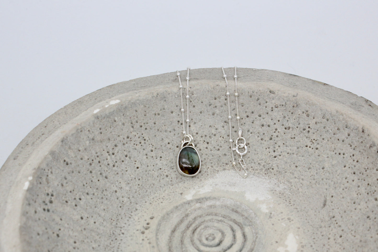 Οne of a kind labradorite pendant