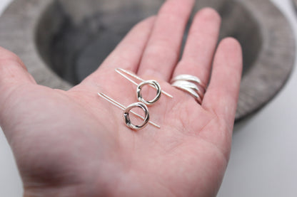 Minimal round earrings
