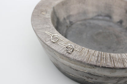 Minimal round earrings