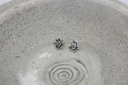 Daisy earstuds