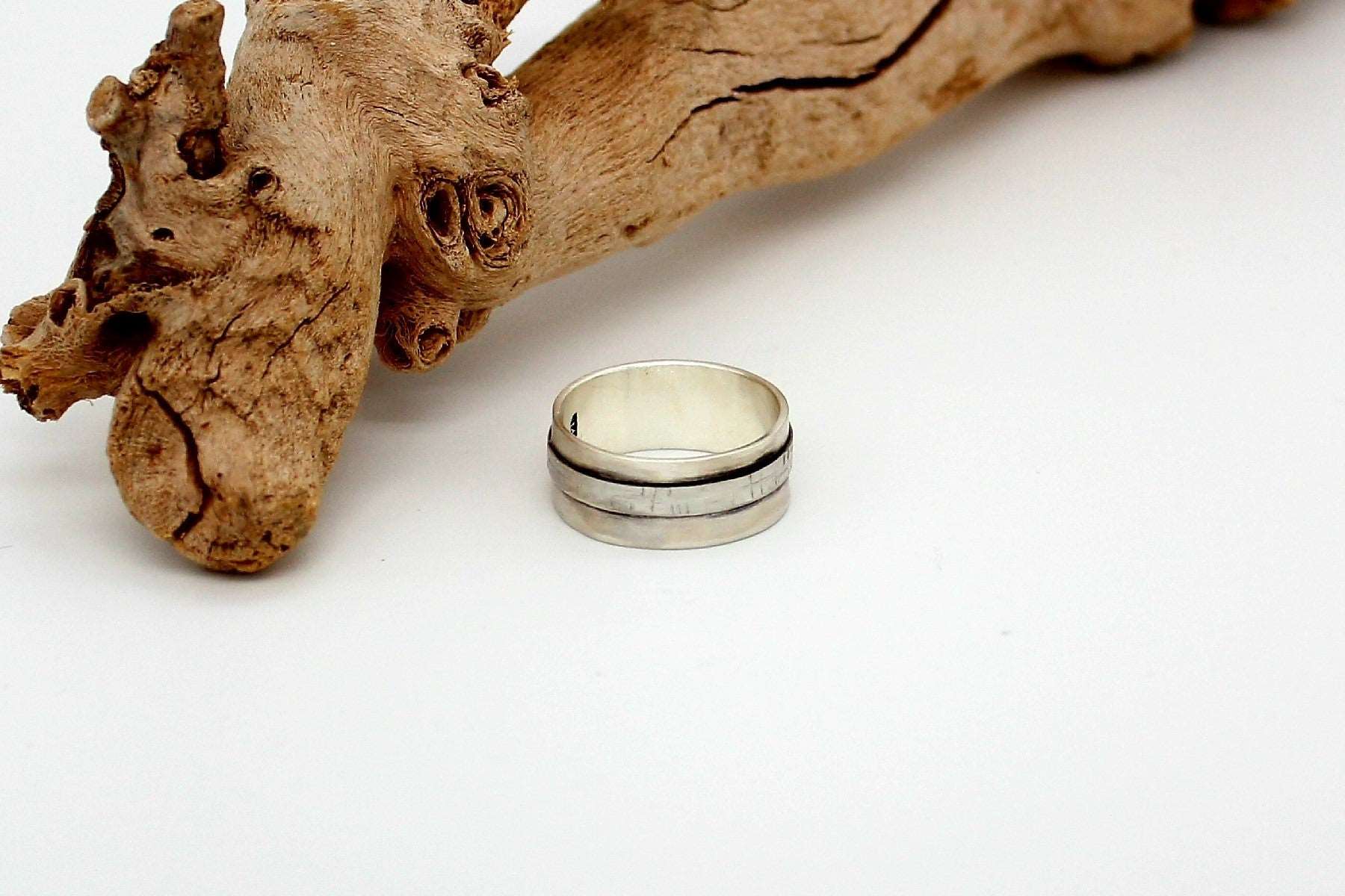 Unisex silver hammered ring