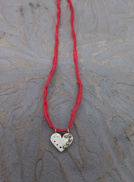 Round heart pendant with granules