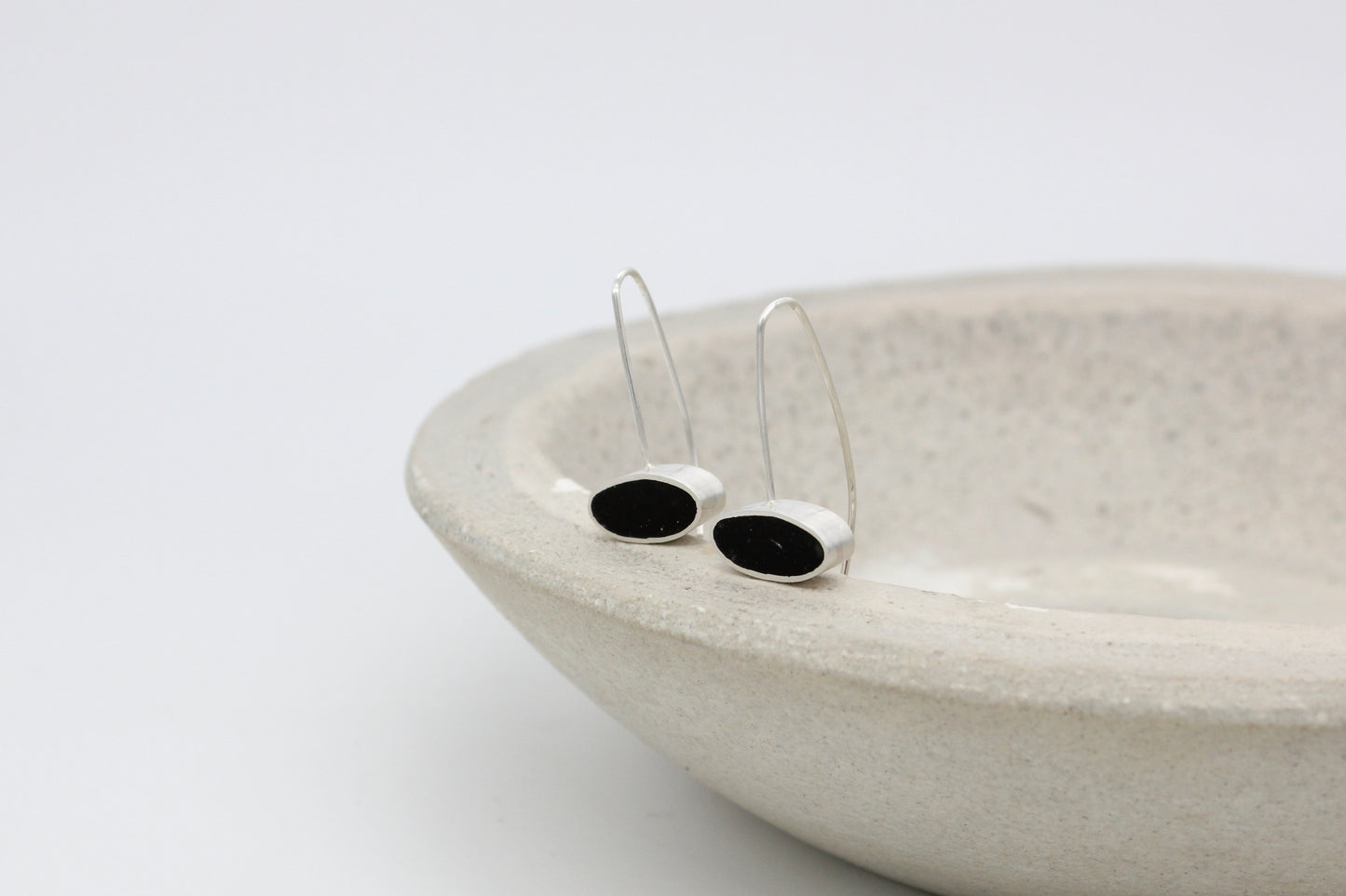 Oval shape black earrings