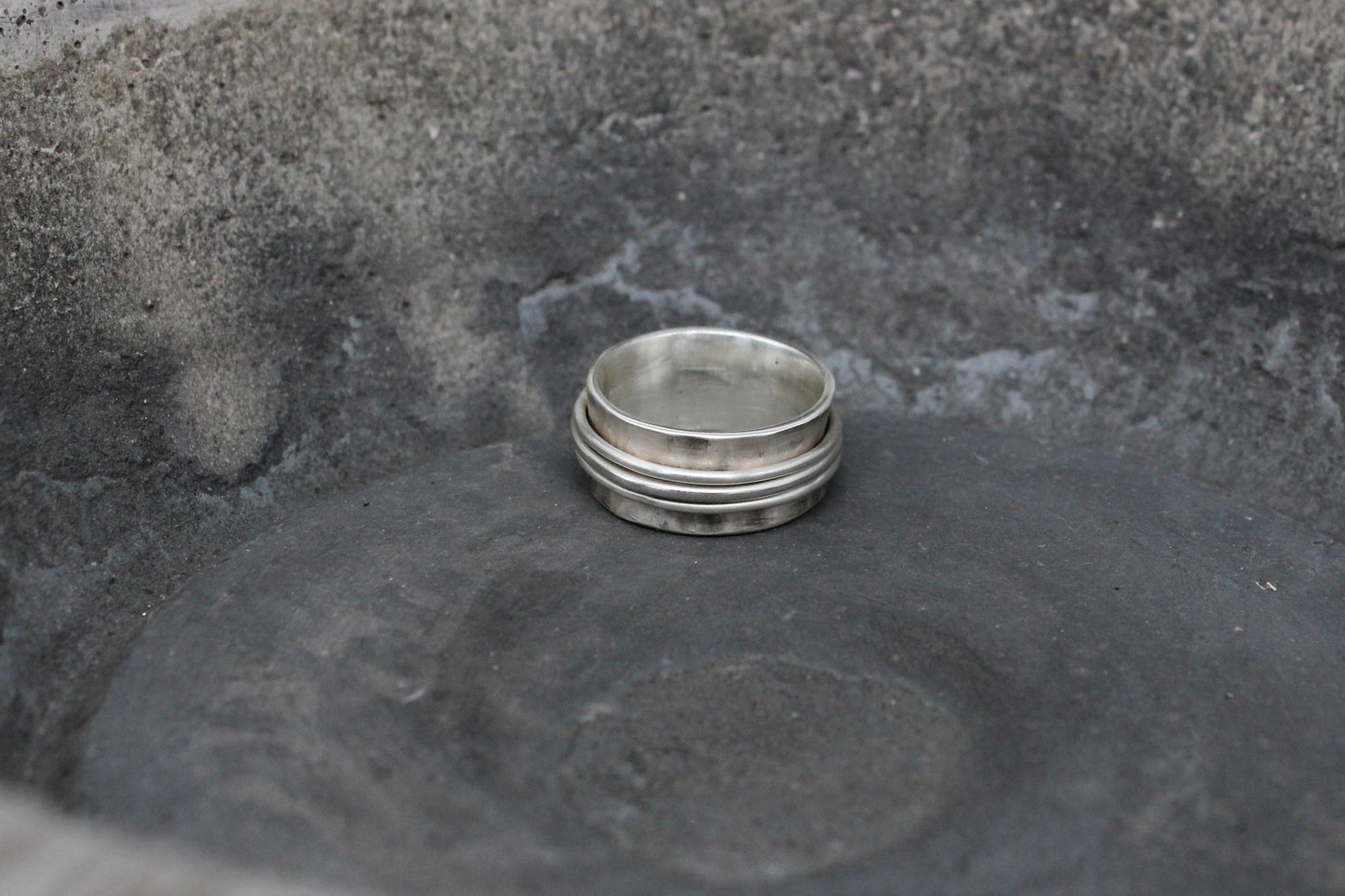 Σφυρήλατο ασημένιο spinner δαχτυλίδι 