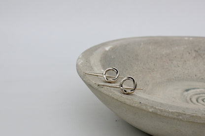 Twist minimal round earrings