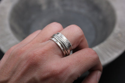 Σφυρήλατο ασημένιο spinner δαχτυλίδι 