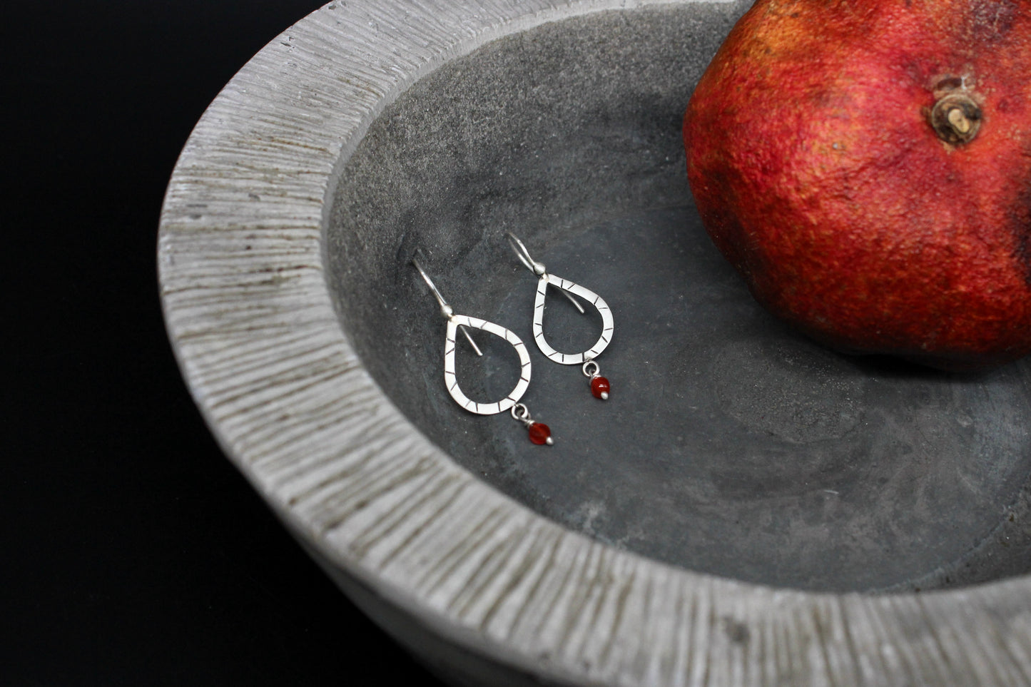 Tear shape earrings with carnelian stone