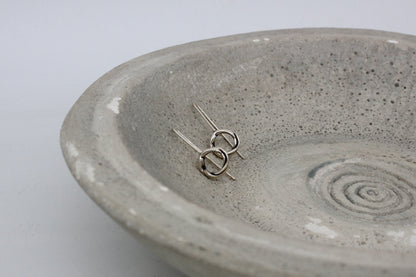 Twist minimal round earrings