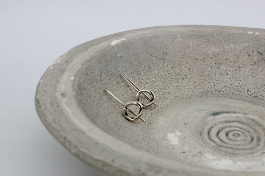Twist minimal round earrings