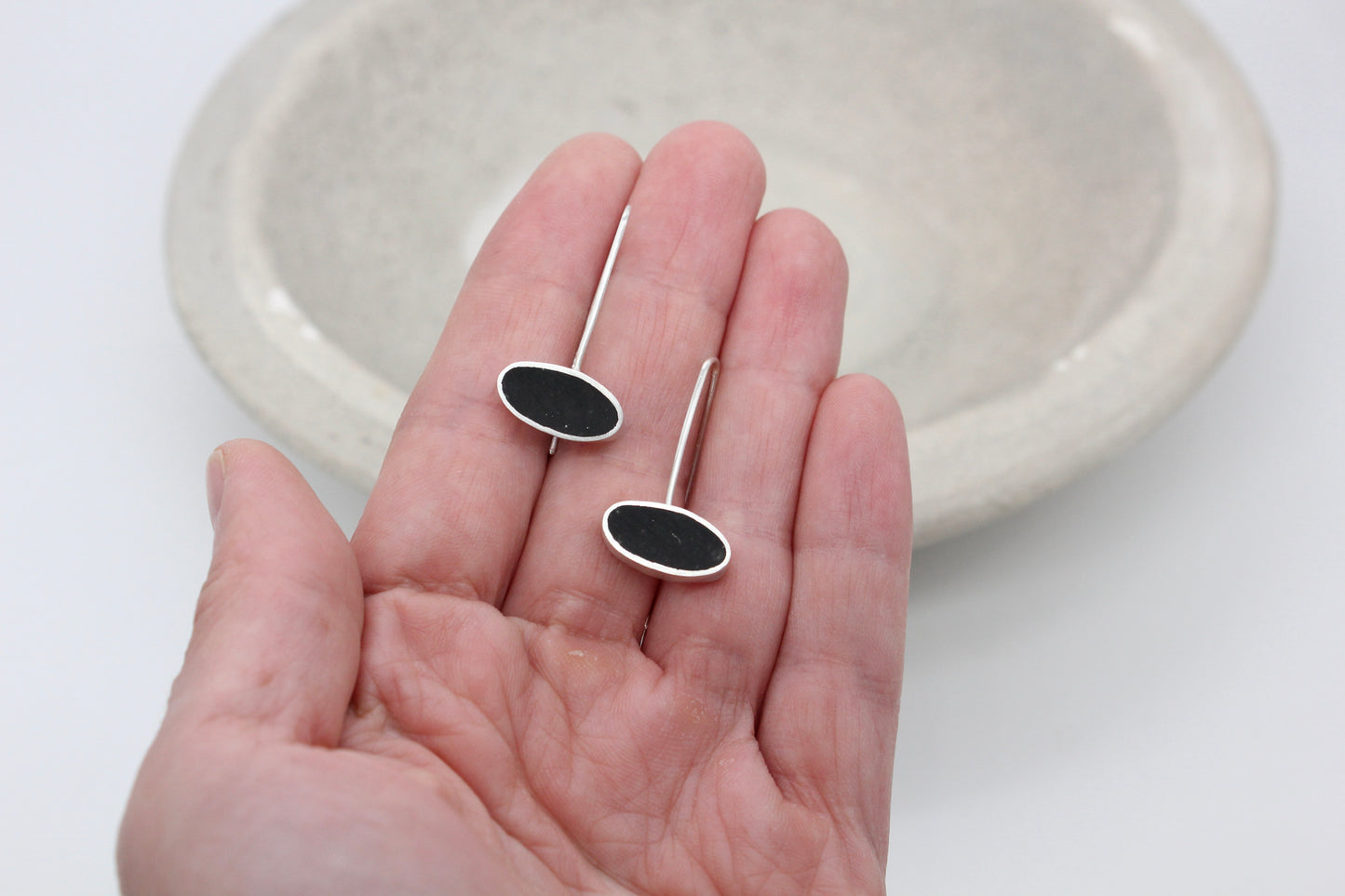 Oval shape black earrings