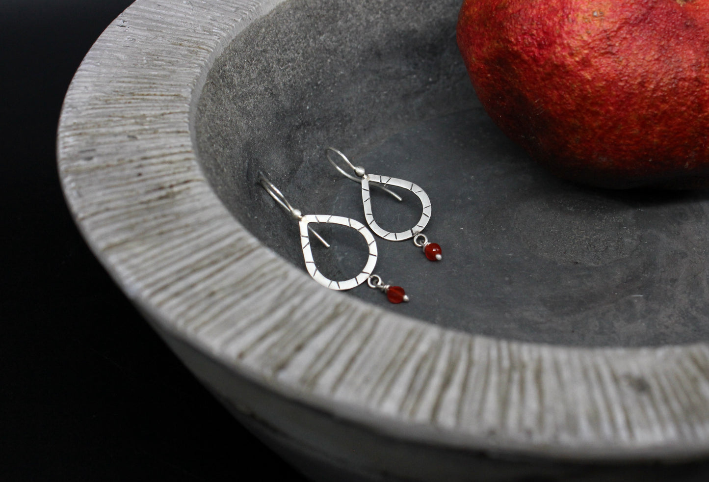 Tear shape earrings with carnelian stone