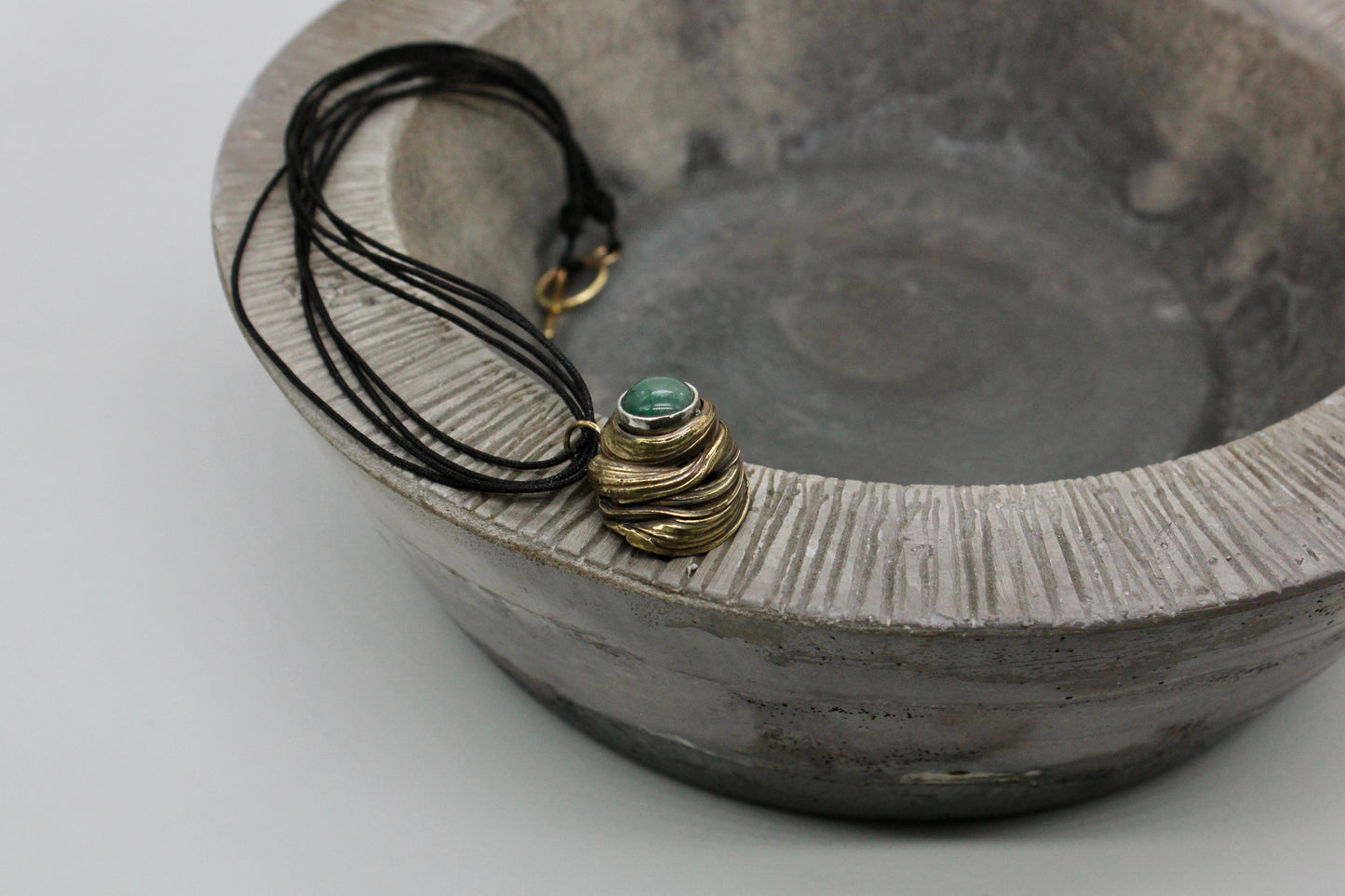 Nest brass pendant