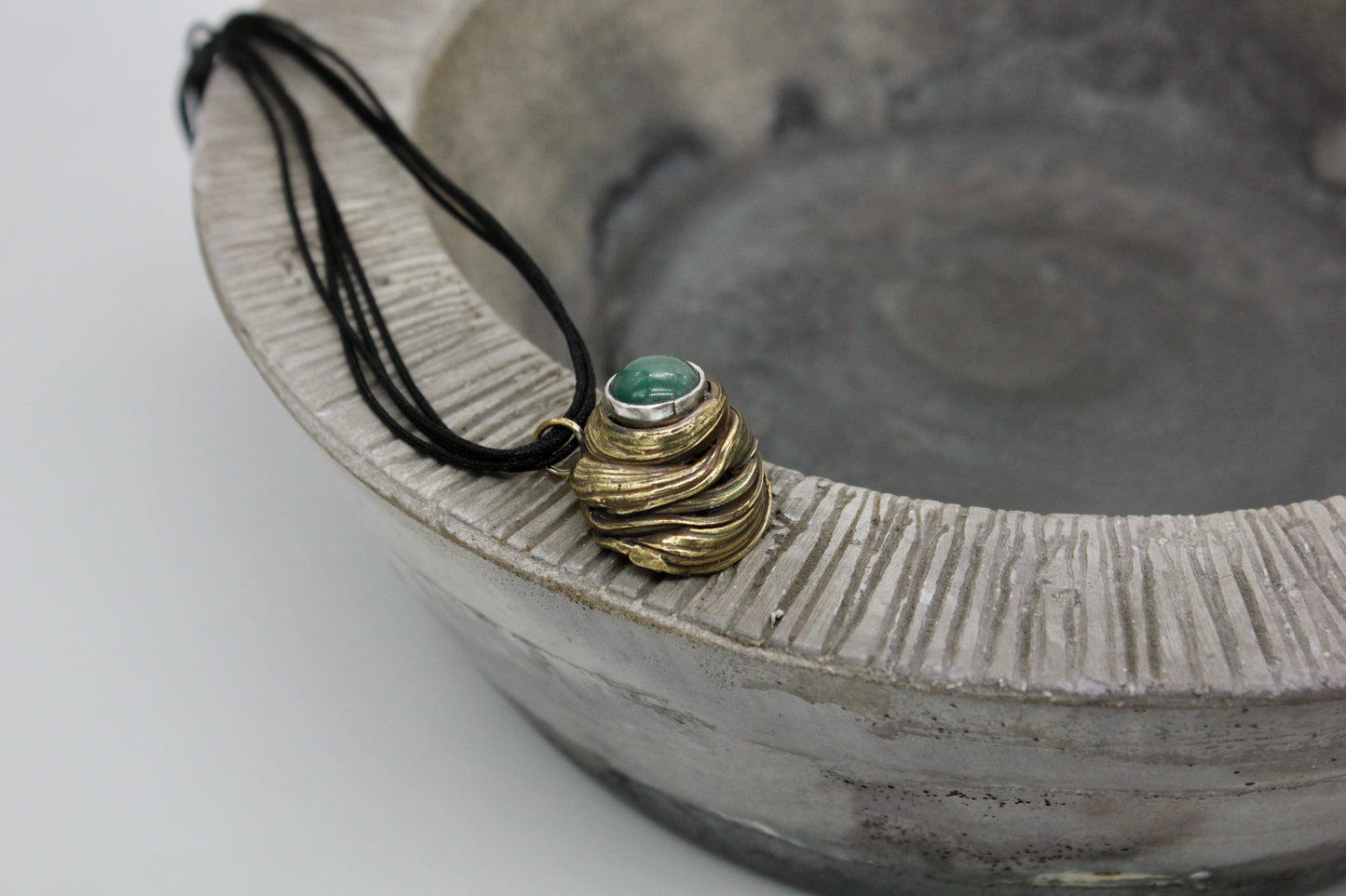 Nest brass pendant